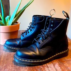 Men’s Dr. Martens 1460 8 eye (like new)